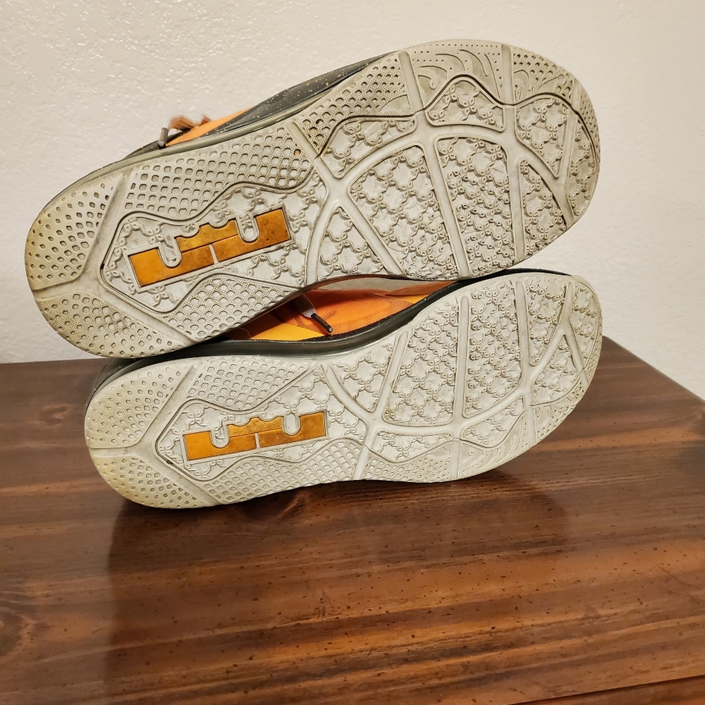 LeBron 11 Low Floridians - Picture 4 of 6